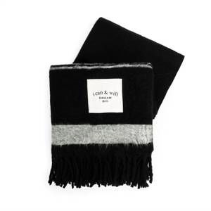 NEW DEMDACO dream big blanket in black